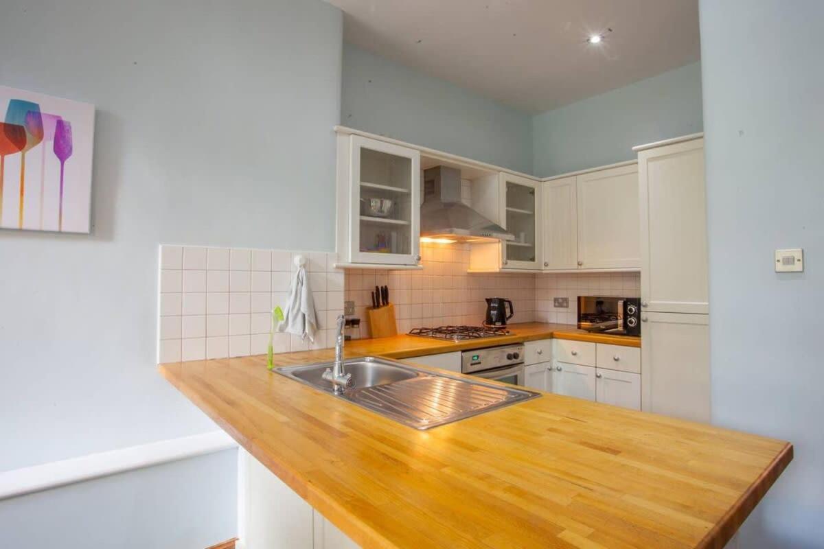Modern, Light-Filled And Sleek West End Apartment กลาสโกว์ ภายนอก รูปภาพ